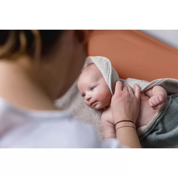 Hauck Podložka a ručník 2v1, sage