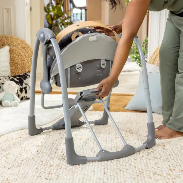 INGENUITY Houpačka konvertibilní vibrující s melodií Every Season™ Chic Boutique™ 0m+ do 9 kg