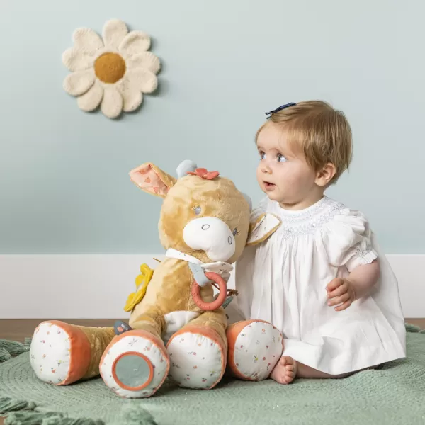 NATTOU Kravička plyšová Mila s aktivitami 45cm Mila, Zoe & Lana