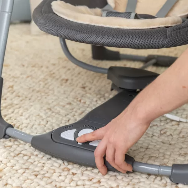 INGENUITY Houpačka konvertibilní vibrující s melodií Every Season™ Chic Boutique™ 0m+ do 9 kg