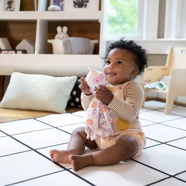 INGENUITY Dečka mazlící Cozy Lovey – Deni™ 0m+