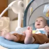 INGENUITY Houpačka s melodií Sun Valley™ Teal 0m+ do 9kg
