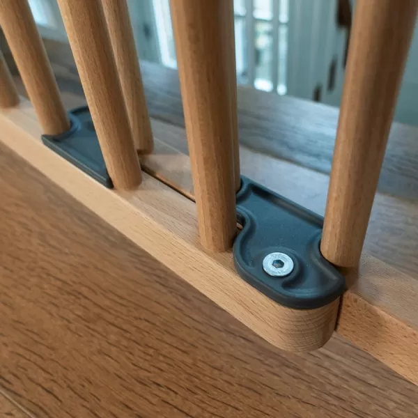 Baby Dan Vysoká zábrana Adjust Pro Stair Gate Baluster Edition wood, 74,5-114 cm, v.81cm