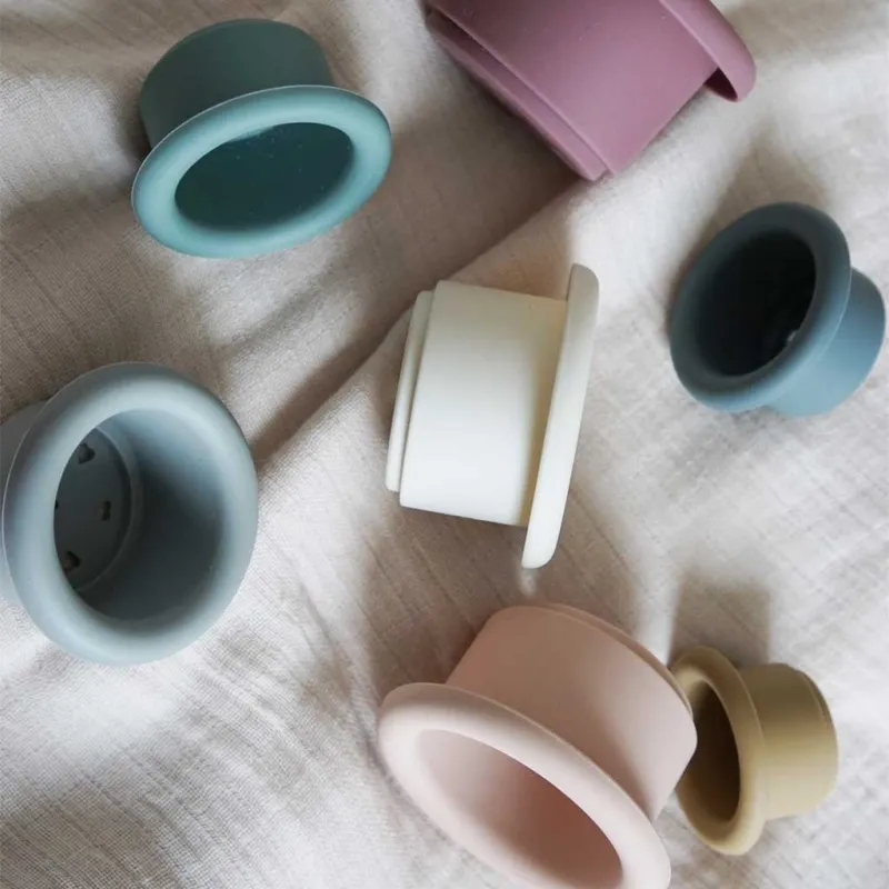 PETÚ PETÚ Koku Silikonová stohovací věž Color mix