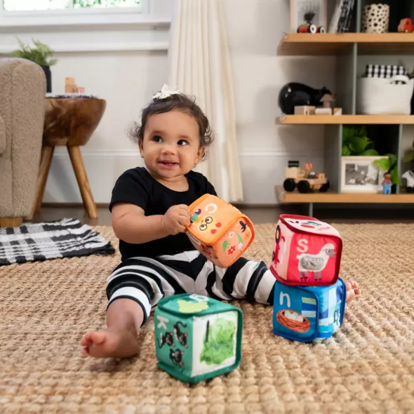 BABY EINSTEIN Hračka textilní kostky abeceda Alpha Stacks™ 4ks, 3m+