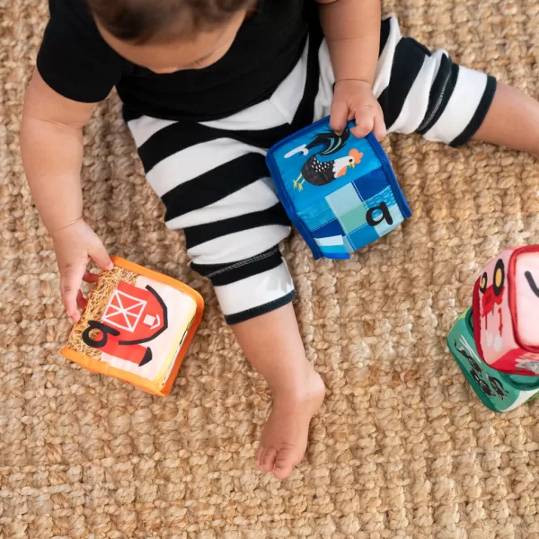 BABY EINSTEIN Hračka textilní kostky abeceda Alpha Stacks™ 4ks, 3m+