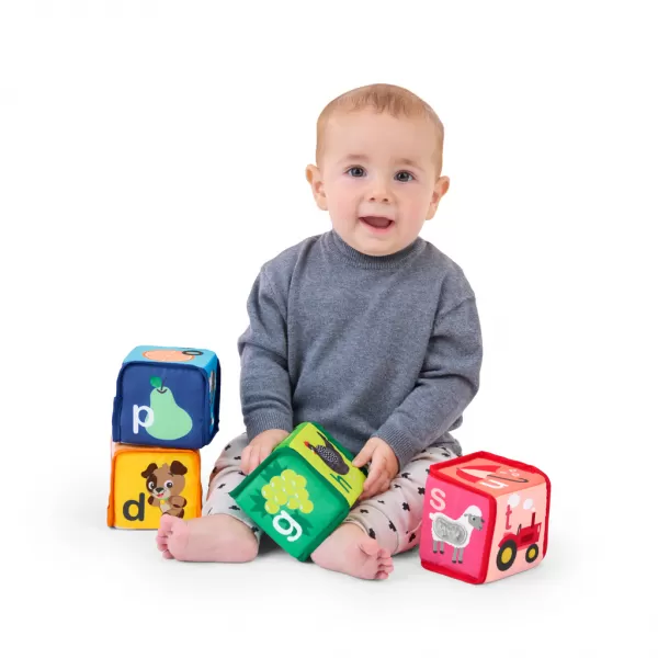BABY EINSTEIN Hračka textilní kostky abeceda Alpha Stacks™ 4ks, 3m+