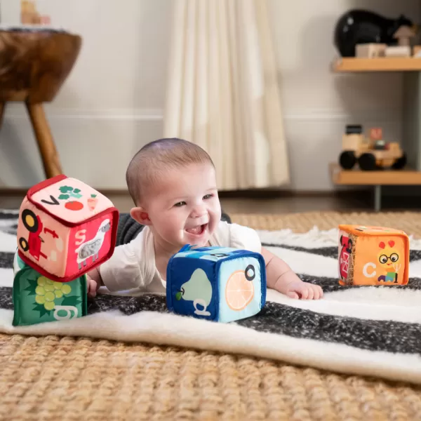 BABY EINSTEIN Hračka textilní kostky abeceda Alpha Stacks™ 4ks, 3m+