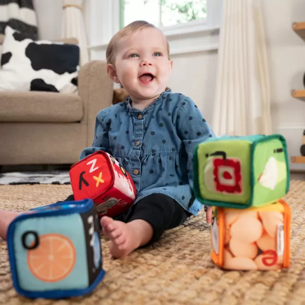 BABY EINSTEIN Hračka textilní kostky abeceda Alpha Stacks™ 4ks, 3m+