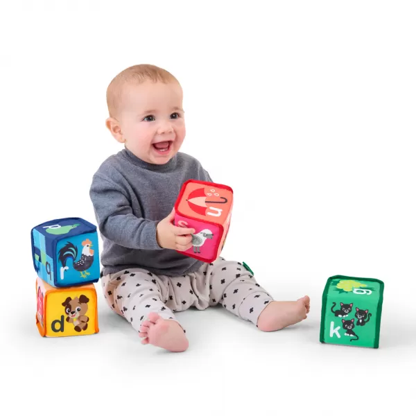 BABY EINSTEIN Hračka textilní kostky abeceda Alpha Stacks™ 4ks, 3m+