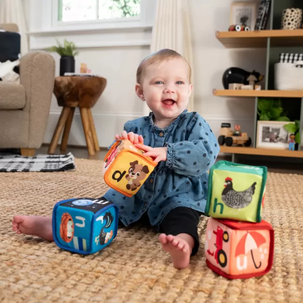 BABY EINSTEIN Hračka textilní kostky abeceda Alpha Stacks™ 4ks, 3m+