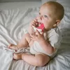 BABYONO Chrastítko s kousátkem 3m+ Swan