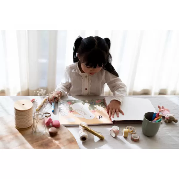 Little Dutch Omalovánky s pastelkami Zahrada Rosa