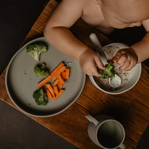 SUAVINEX SILIKONOVÁ LŽIČKA COLOUR ESSENCE