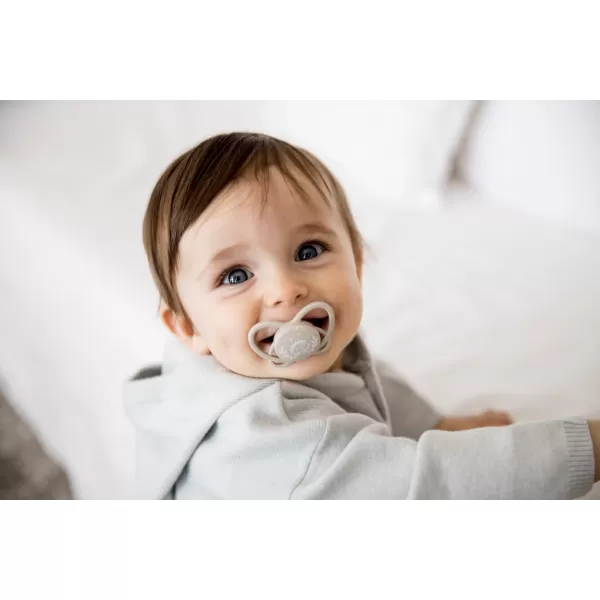 NIP FIRST moments šidítko Motýlek, silikon, v.2 / 5-18m, mix barev